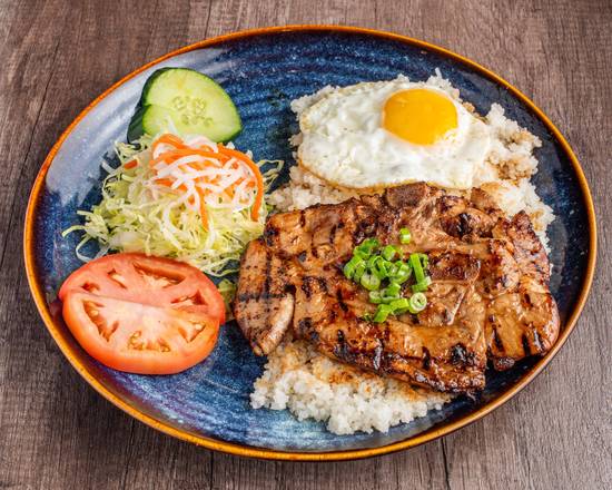42. Grilled Pork Chop and Fried Egg on Broken Rice (烤猪扒煎蛋碎米饭)